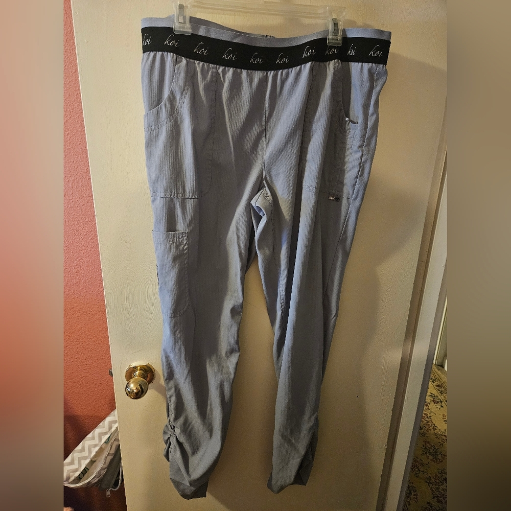 Large Regular Light Grey Koi Lite Scrub Pants in Good Condition